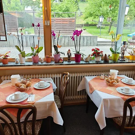 Отель Urfter Hof Garni Kall