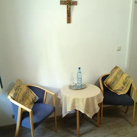 Отель Urfter Hof Garni *