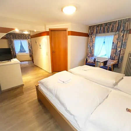 Urfter Hof Garni Отель Kall