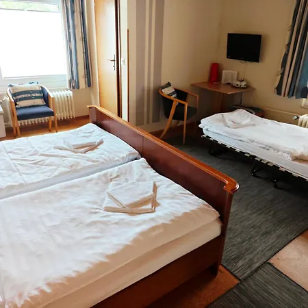 Urfter Hof Garni 호텔 *